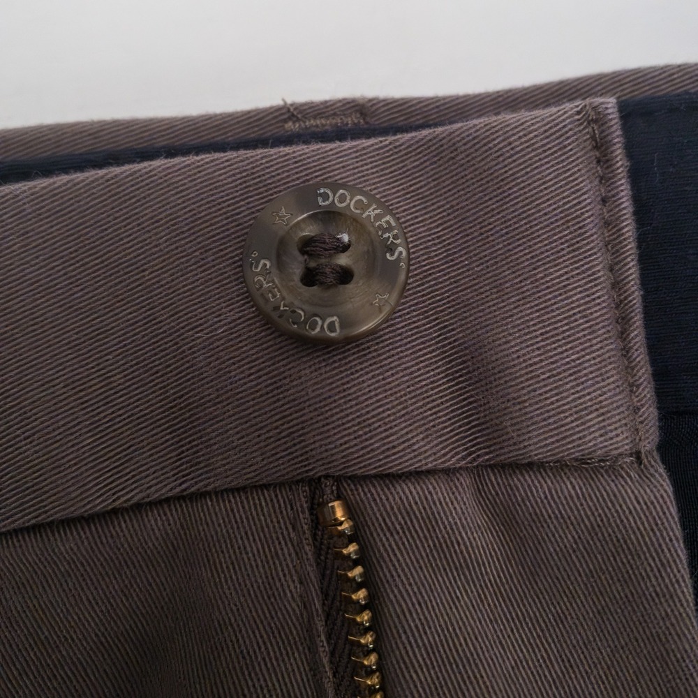 Dockers Comfort Khaki Pants Mens 36x32 Brown Relaxed Fit Pleated Stretch Cotton - Picture 9 of 16